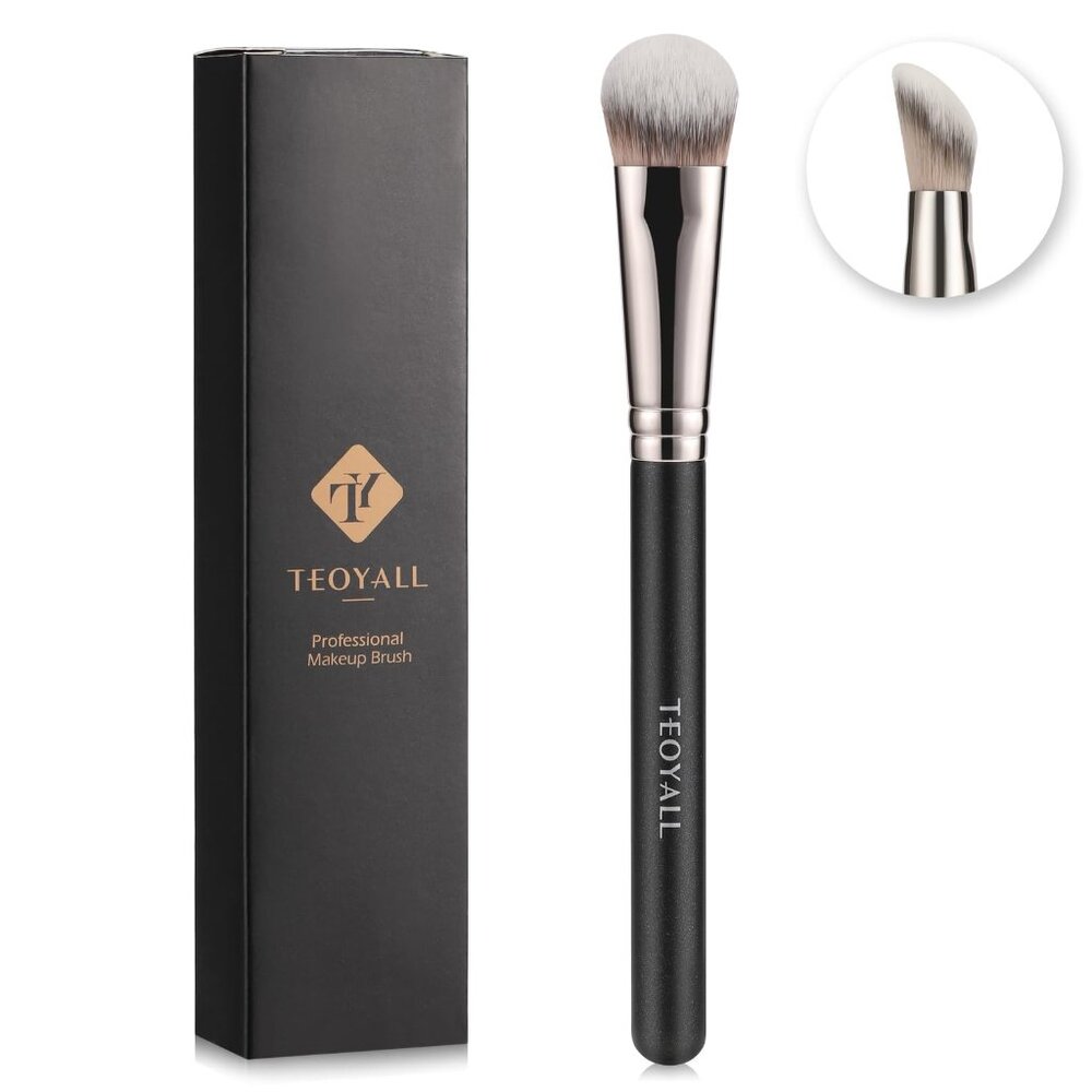 Angled Concealer Brush *NWT*